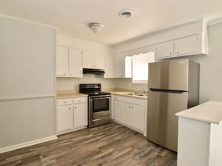 524 Laverne Ave — Photo 8
