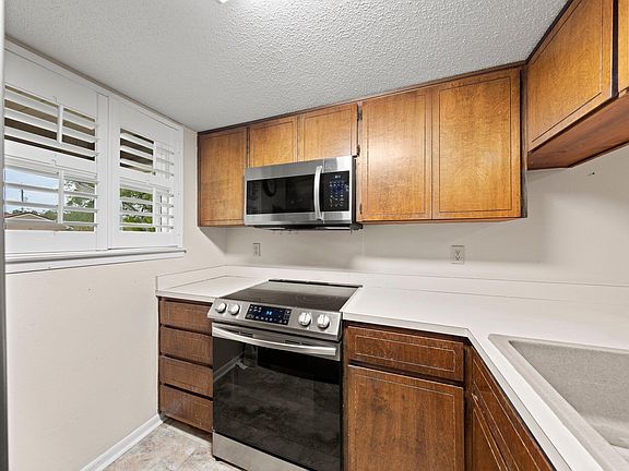 4th image of 223 Carmel Dr Unit 19
