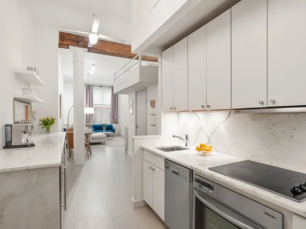 23 Waverly Place 3Y image 3 of 12