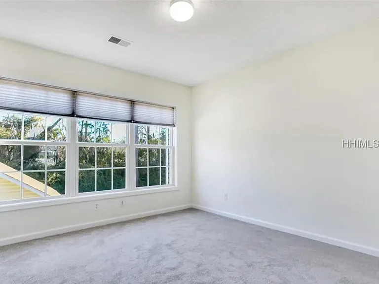 77 Regent Ave — Photo 16