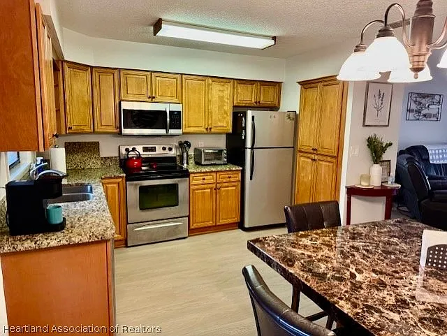 111 E Villaway Rd — Photo 18