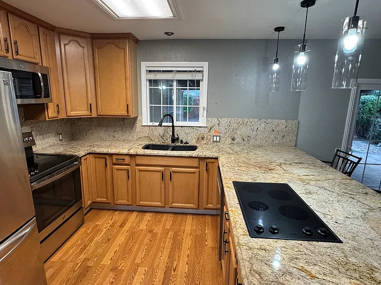 1055 Byers St — Photo 3