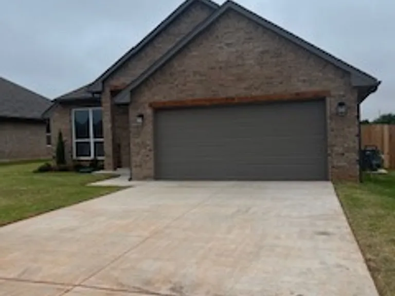 16009 Capulet Dr — Photo 2