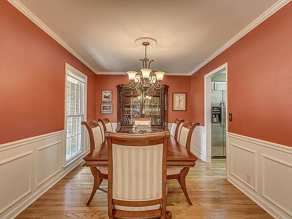 5th image of 2611 Regency Park Dr