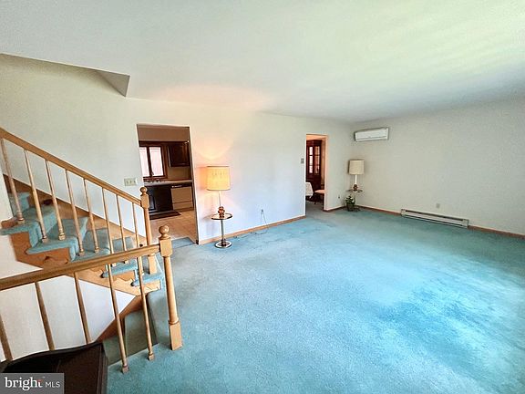 3rd image of 1310 W Oakhurst Dr