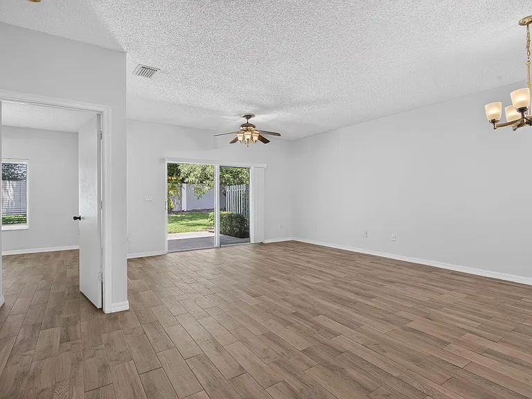 1263 SW 48th Ter — Photo 9
