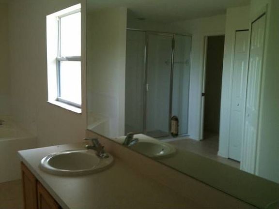 5th image of 2722 NE 20th Ct