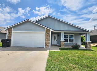 7024 SW Wheatfield Ln, Topeka, KS 66619