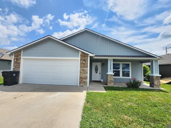 7024 SW Wheatfield Ln, Topeka, KS 66619