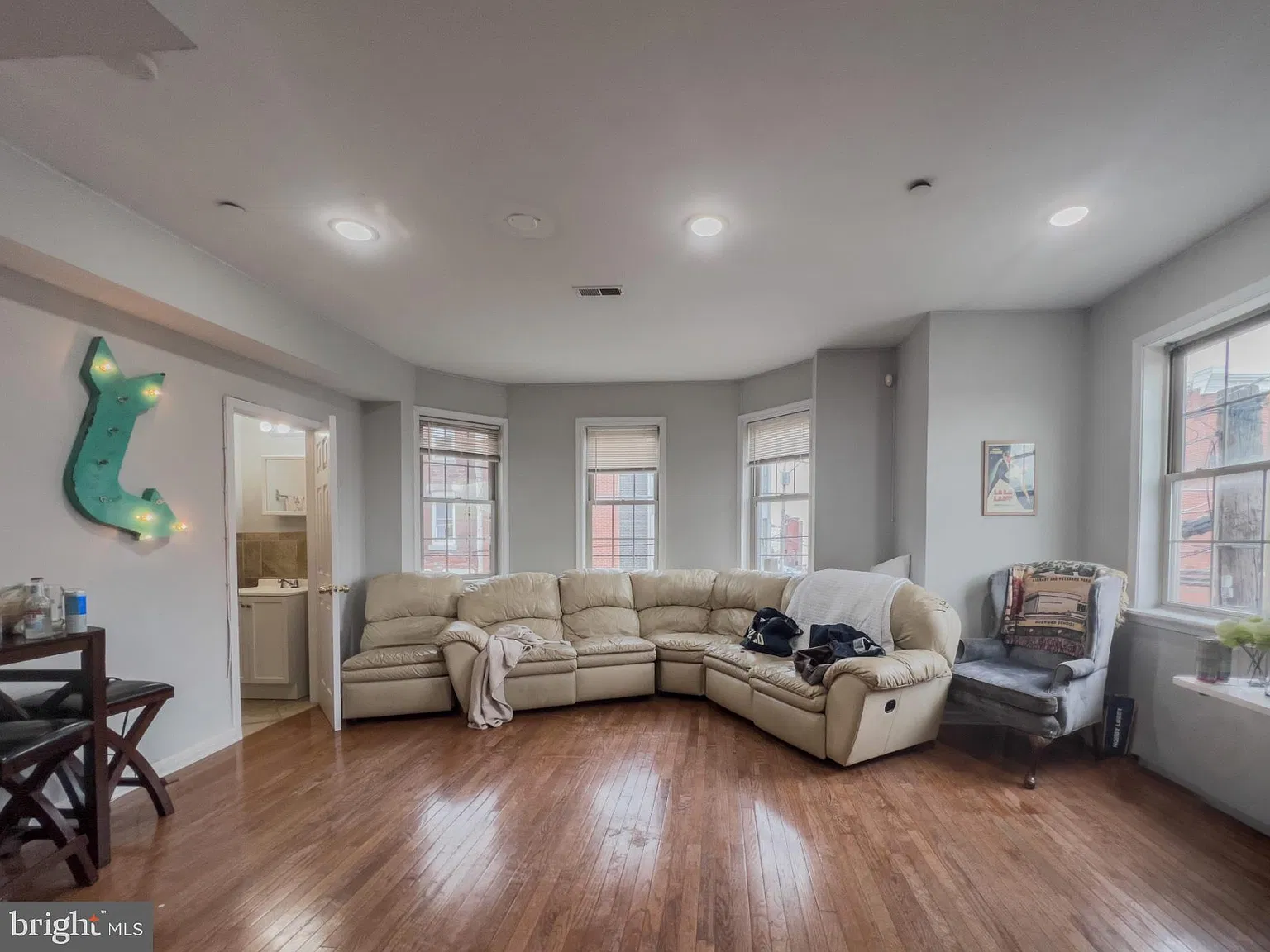 4 bed, 4.5 bath, 3595 sqft, $3,200 — Photo 2