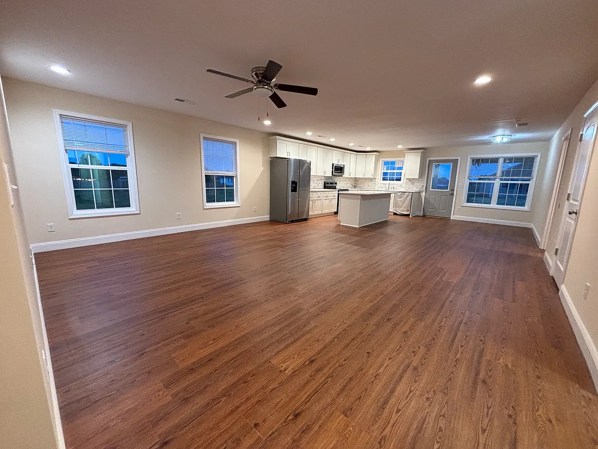 Building Photo - 447 Cedar Hollow Dr