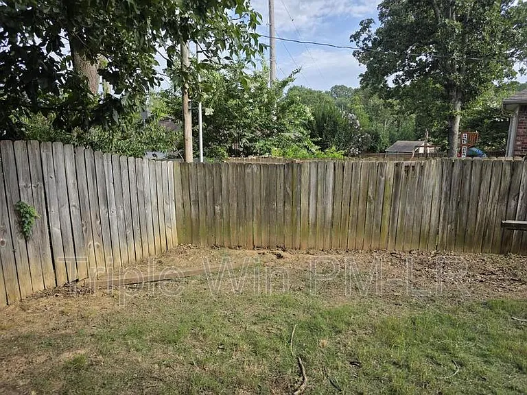 1901 Hidden Creek Dr — Photo 32