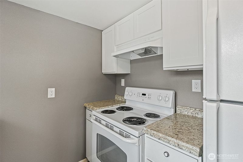5th image of 4028 S Lawrence Street