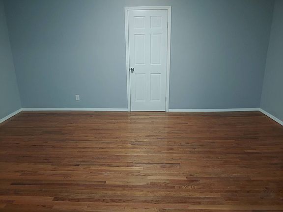 3rd image of 19223 Woodhull Ave