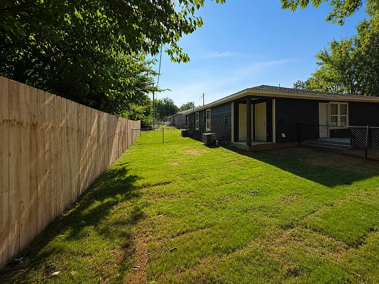 215 Pettit St SW #215 — Photo 8