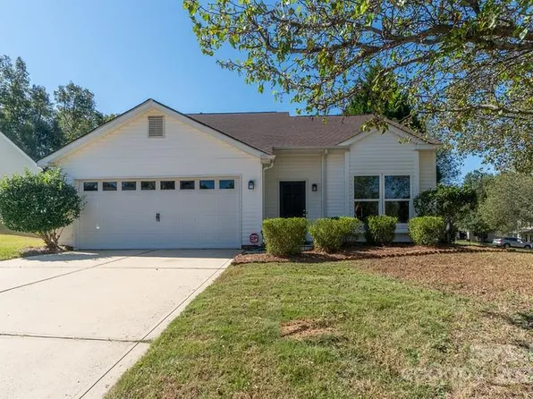 4051 Cedarbark Dr, Matthews, NC 28105