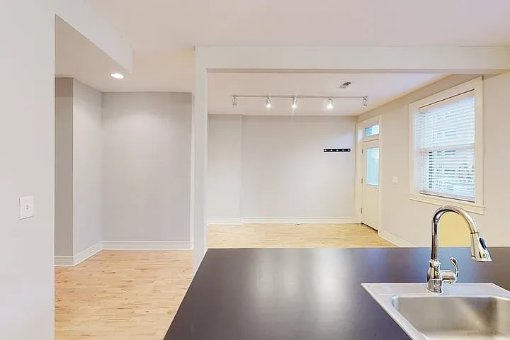 Melrose Apartments — Photo 32