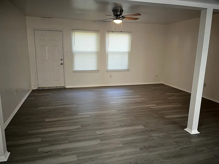 4604 Greenwood Dr — Photo 3