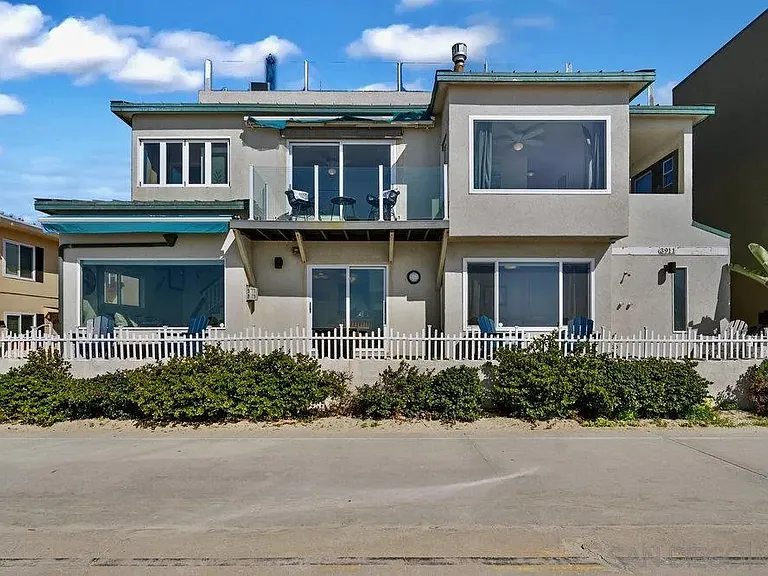 3911 Ocean Front Walk — Photo 7