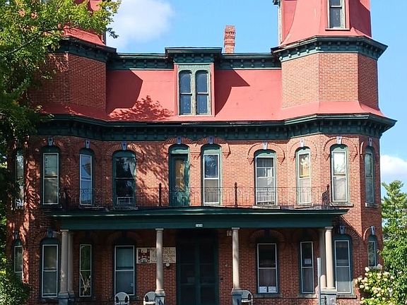 2nd image of 1416 Main St