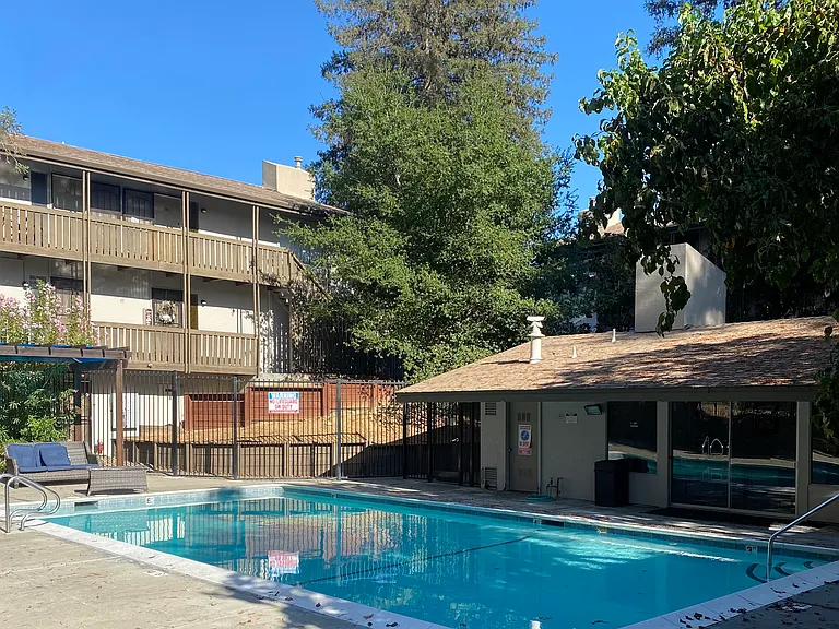 2 bed, 1.0 bath, 840 sqft, $2,395 — Photo 7