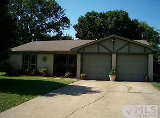 1112 Manning Rd, Benbrook, TX 76126
