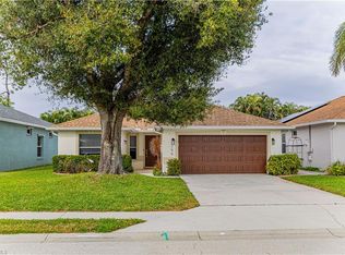 156 Stanhope Cir, Naples, FL 34104