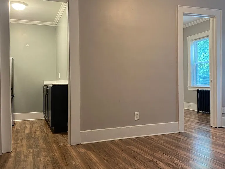 445 Post Ave — Photo 8