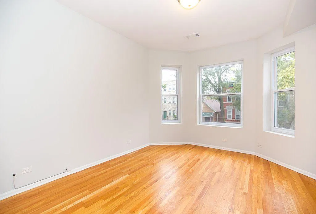 3 bed, 1200 sqft, $2,500 — Photo 4