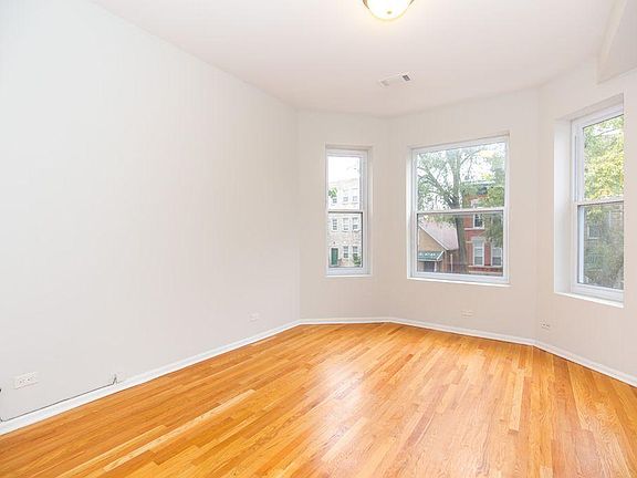 4th image of 1447 N Washtenaw Ave APT 3