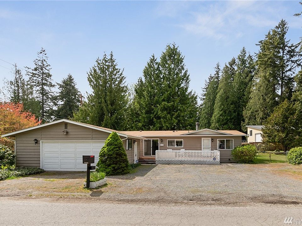 Affordable living on this huge lot in the Northlake community!