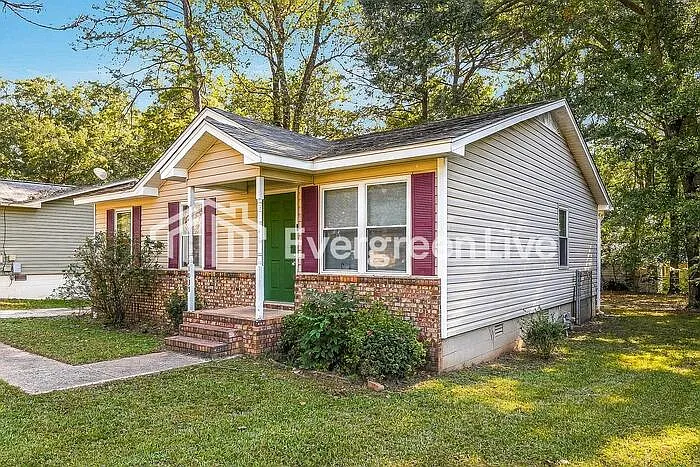 3 bed, 1.0 bath, 1156 sqft, $1,195 — Photo 2