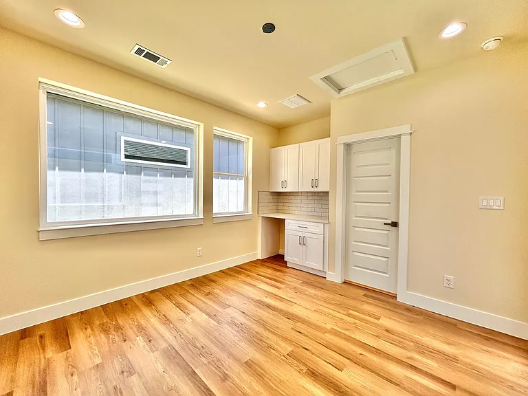 5605 Samuel Huston Ave #2 — Photo 14