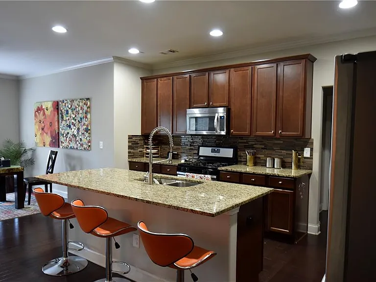 1805 Kingsbridge Ct — Photo 5