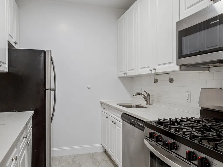 173 W 78th St #3F — Photo 6