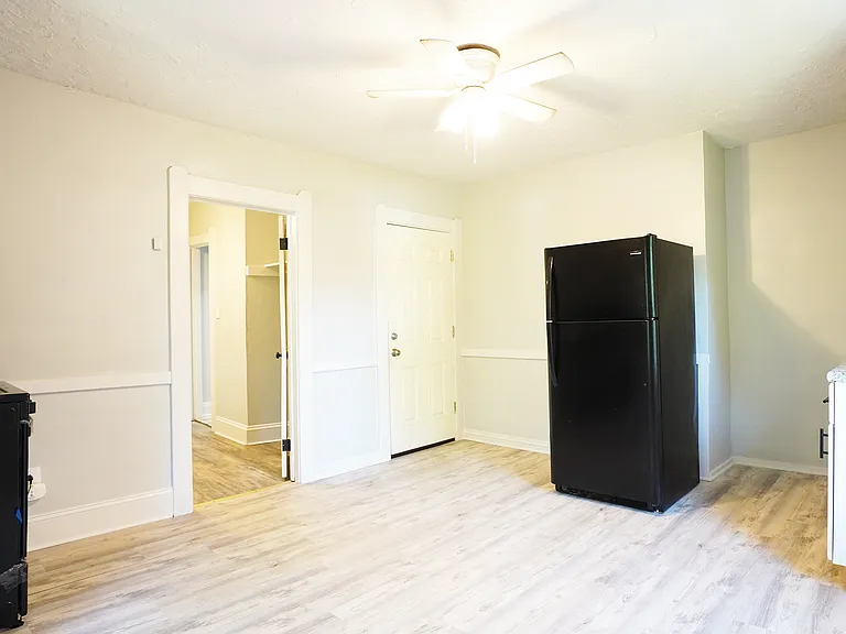 2085 Halstead Ave #4 — Photo 7