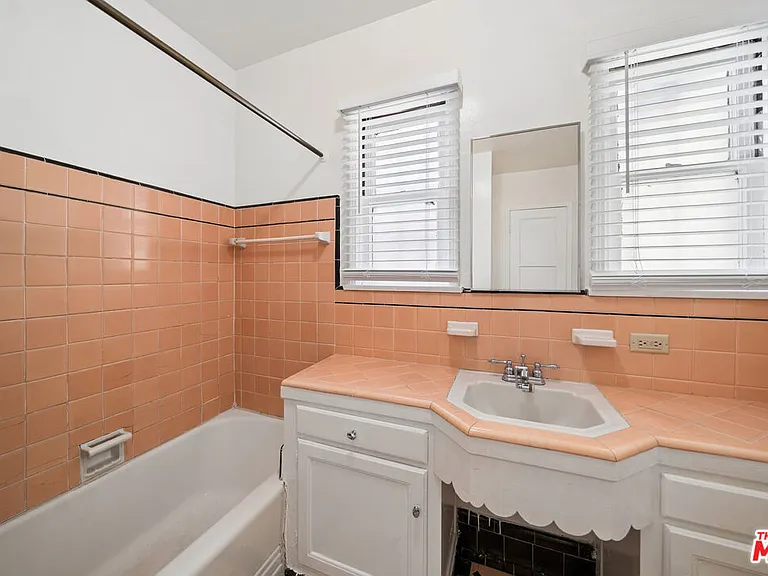 1402 N Mansfield Ave #1/2 — Photo 15