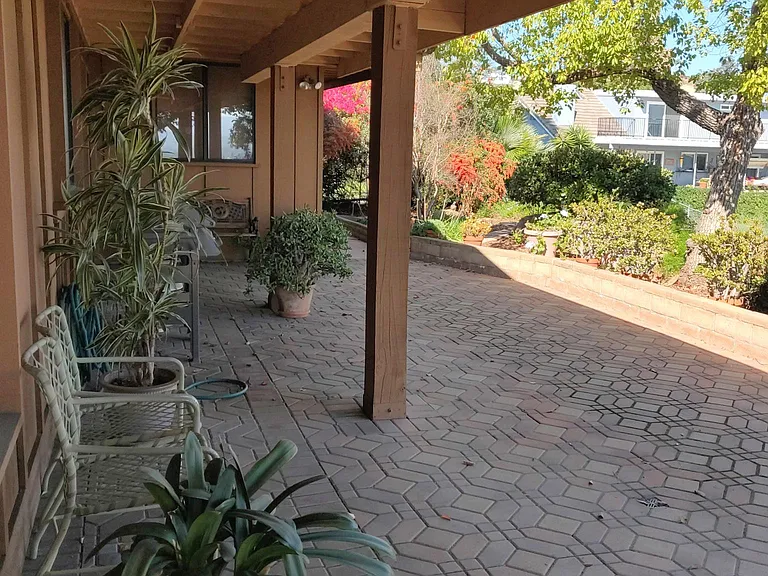 1442 Hillsmont Dr — Photo 14