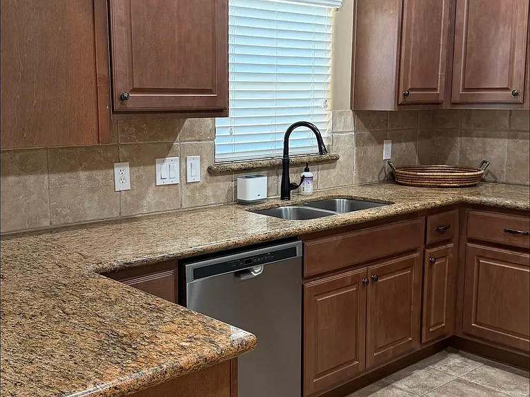 4014 Waterford Ln — Photo 12