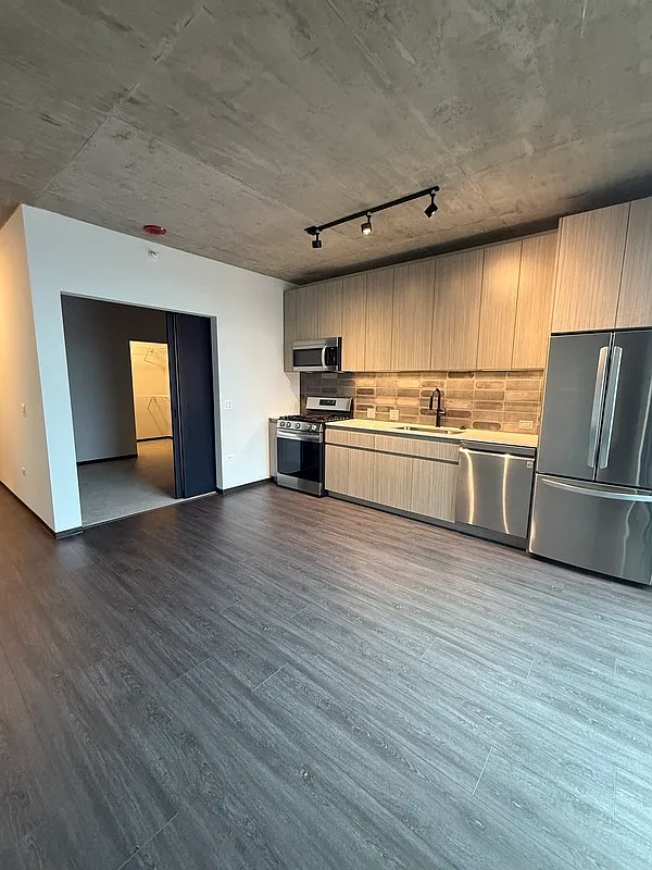 1 bed, 1.0 bath, 547 sqft, $2,456 — Photo 1