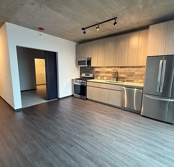 1415 W Randolph St — Photo 1