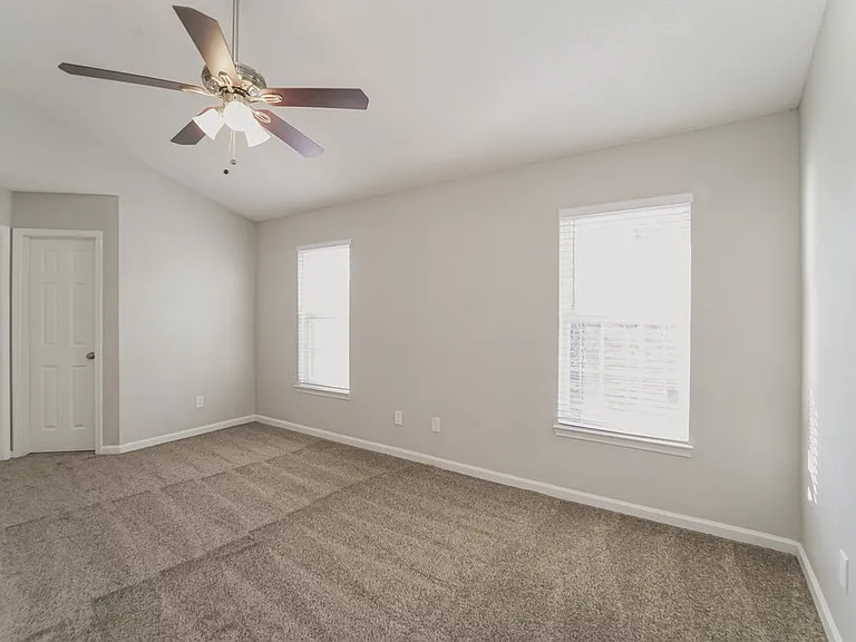2700 Hampton View Ct — Photo 11