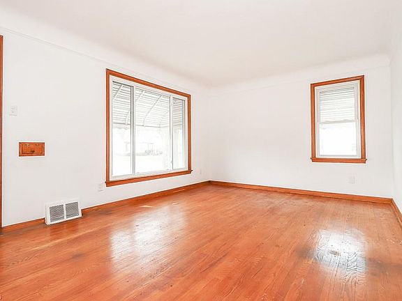 3rd image of 13501 Woodward Blvd