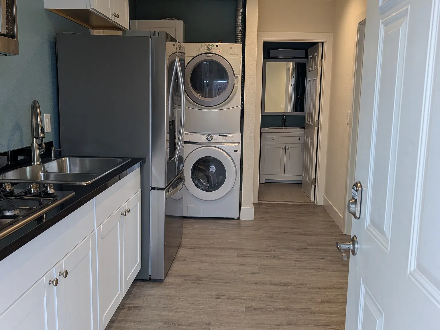 1 bed, 450 sqft, $2,400 — Photo 3