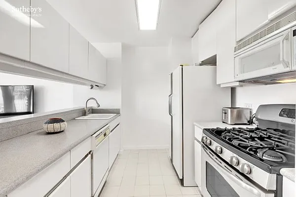 Sold by Sotheby's International Realty | media 21