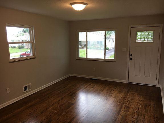 2nd image of 4964-4976 Fuller Dr #4966