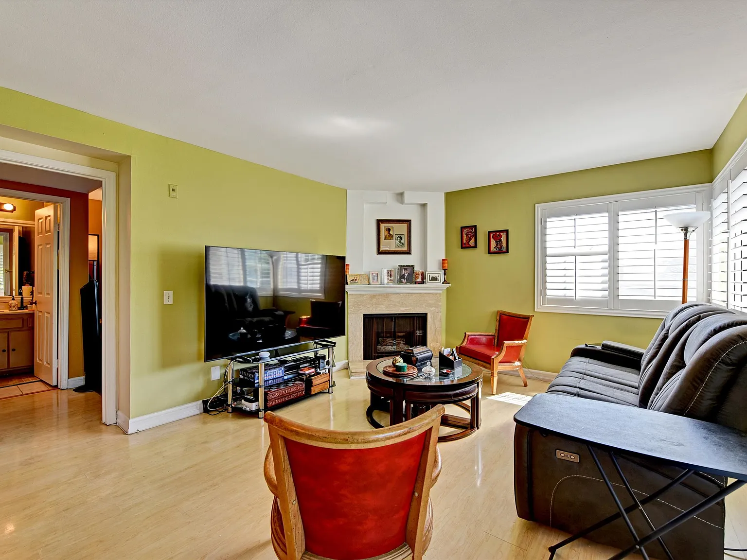 2 bed, 904 sqft, $2,300 — Photo 3