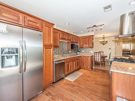 5th image of 9227 Montgomery Dr #140