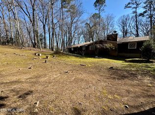 861 W Outer Dr, Oak Ridge, TN 37830