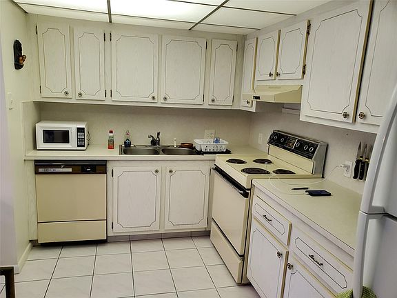 5th image of 540 Mansfield N